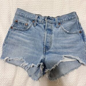 Levi’s denim shorts size 25